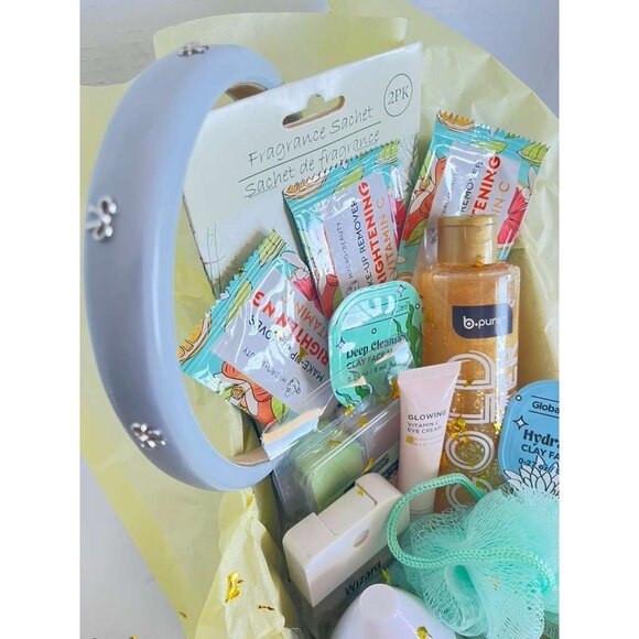 Spa Gift Basket With Mini Humidifier & Skincare Masks/Wipes Beauty Set In Decora - Picture 5 of 16